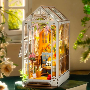 DIY Cosy Miniature - Greenhouse Book Nook